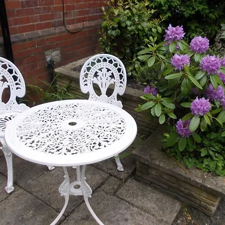 Guest house April House 4*